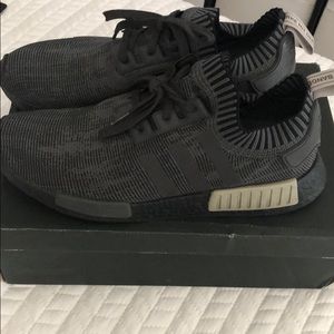 adidas nmd r1 primeknit utility black